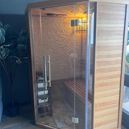 Oasis Tropical & Sauna Сент-Илер-де-Рие Екстериор снимка